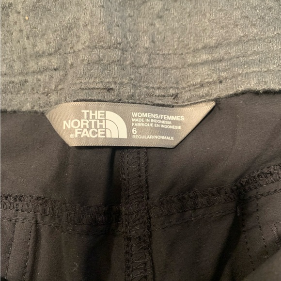 North Face shorts - Picture 3 of 7